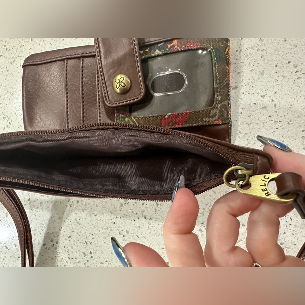 Relic Brown Crossbody Bag with Classic Design and Wrist Strap - Picture 4 of 5